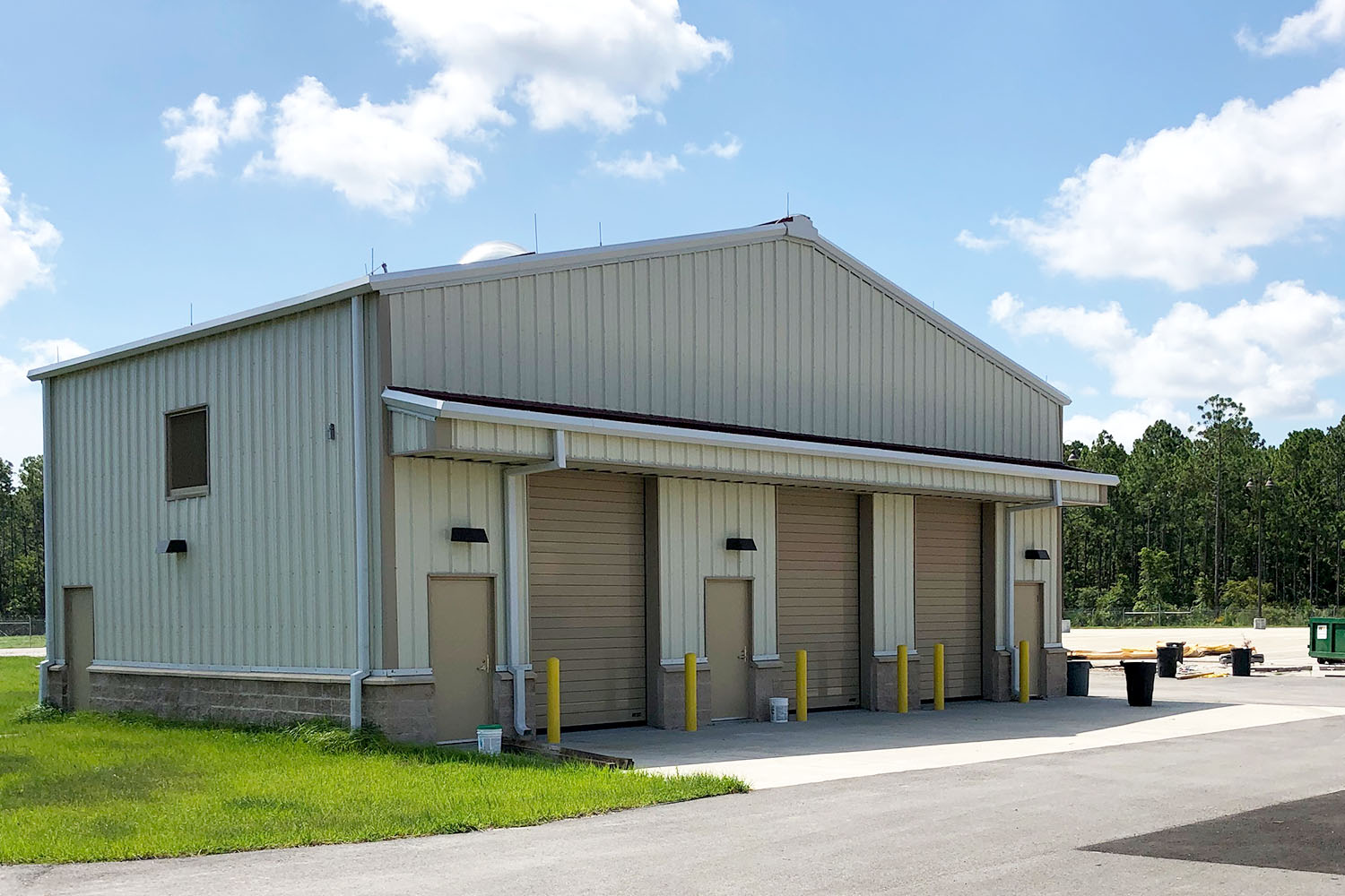 Pre-engineered metal building for vehicle maintenance